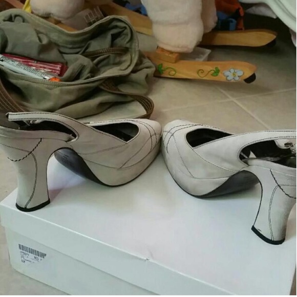 Prada pumps 👠 Sz 9.5 Preowned - Picture 3 of 4